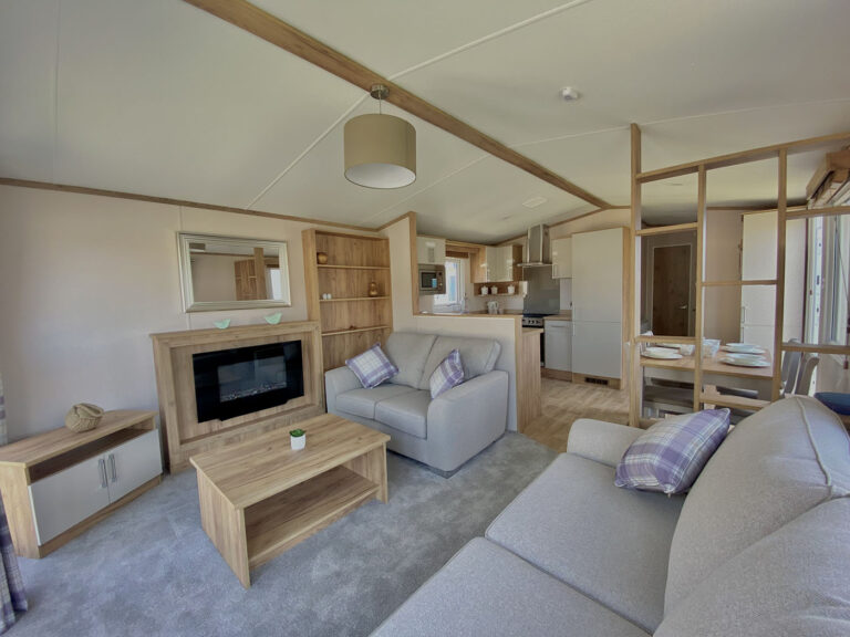 Regal-Hemsworth-in-Bockenfield-Park-04