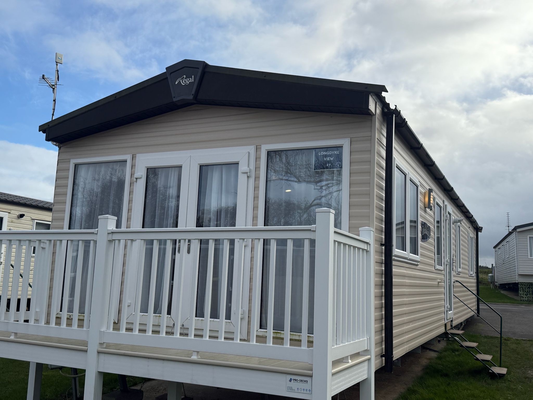 Regal Hemsworth in Bockenfield Park Exterior New