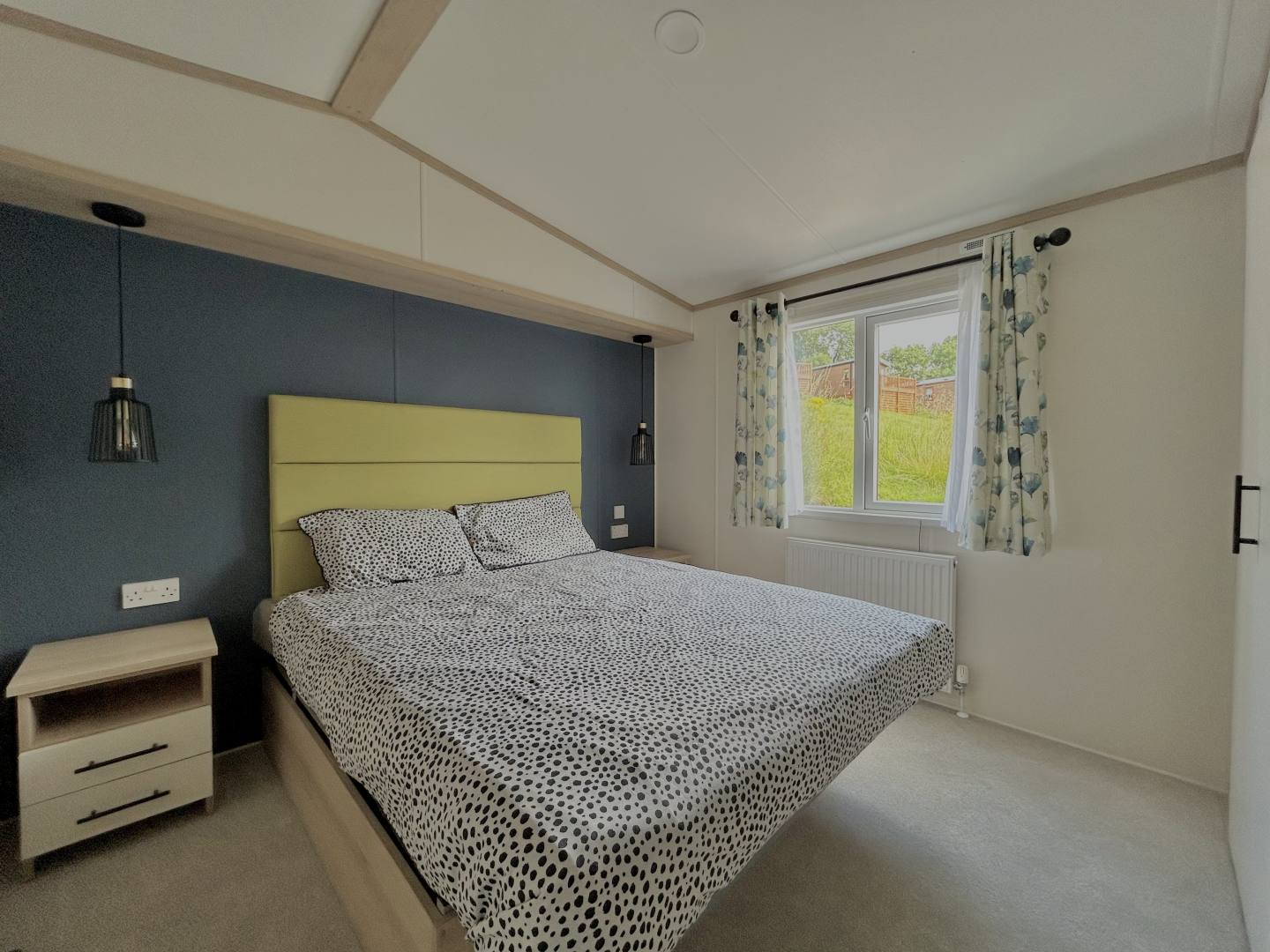 LM 02 Regal Charmouth Bedroom.