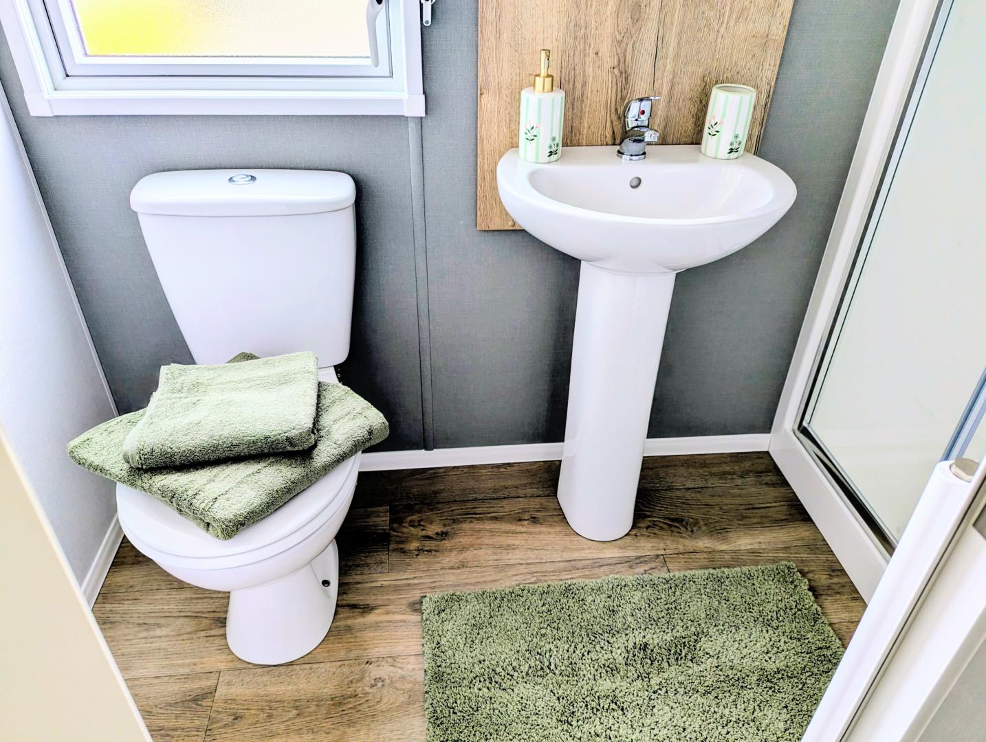 SLB4 Ellerton St. Lawrence Bathroom