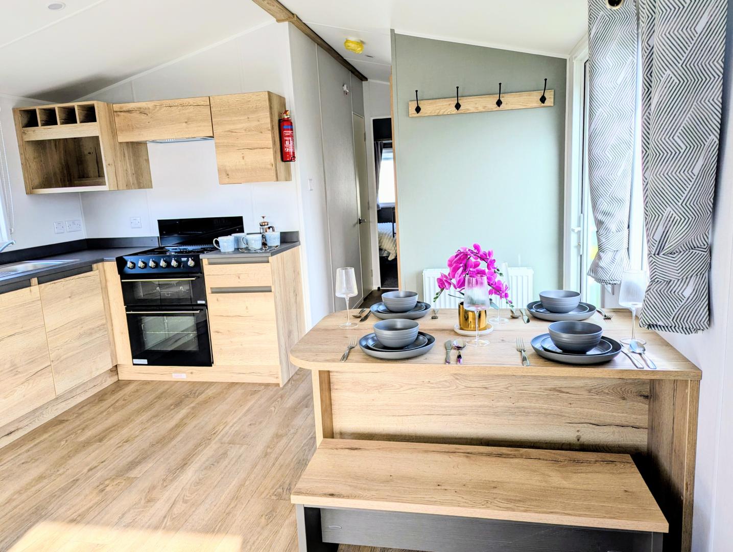 SLB4 Ellerton St. Lawrence Dining