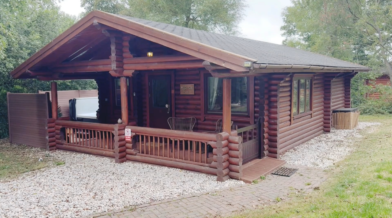Bespoke Log Cabin Retreat Exterior