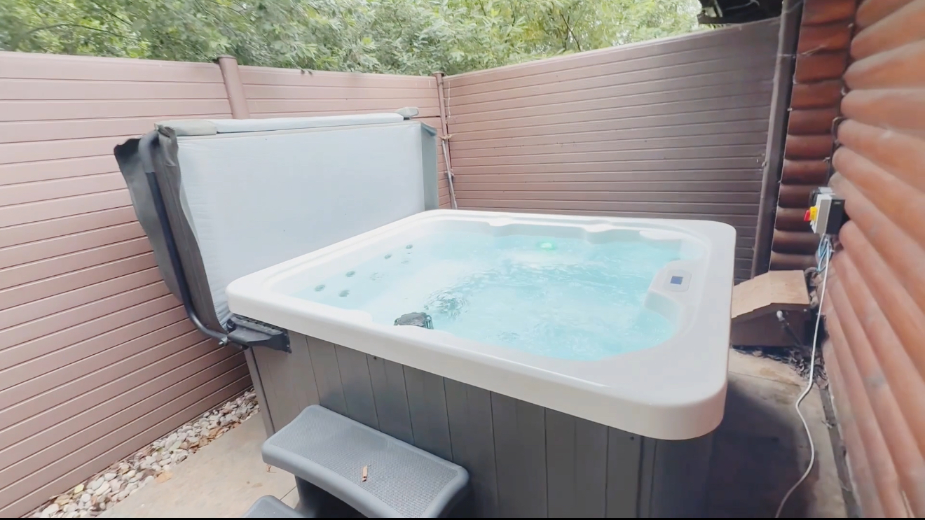Bespoke Log Cabin Retreat Hot Tub