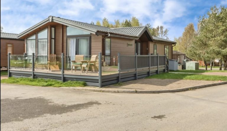 Modern Spacious lodge on Felmoor Exterior
