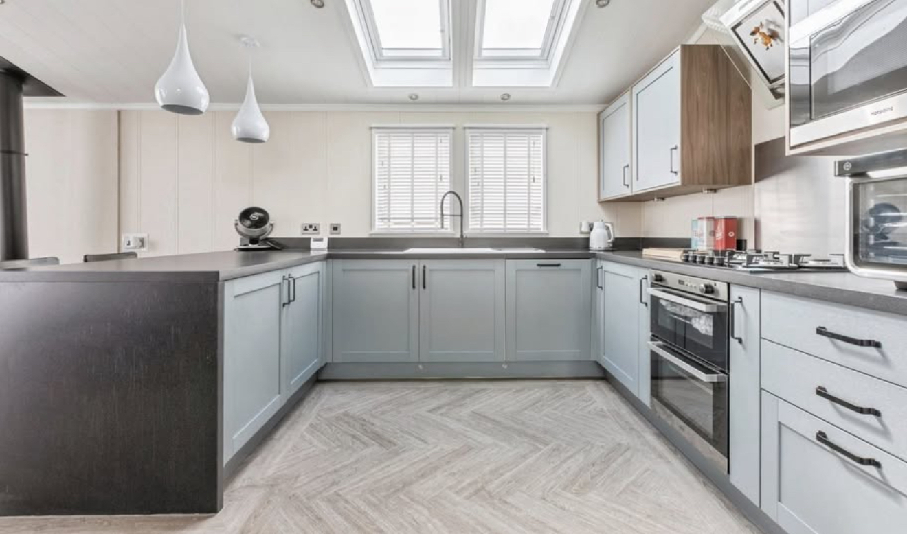 Modern Spacious lodge on Felmoor Kitchen