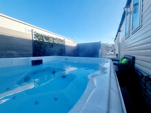 Stunning Holiday Home with Private Hot Tub