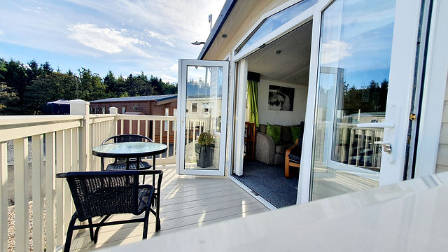 Stunning Holiday Home with Private Hot Tub Decking
