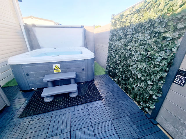 Stunning Holiday Home with Private Hot Tub Exterior Tub