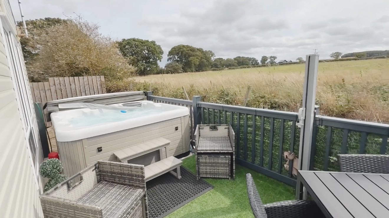 Tranquil lodge on Bockenfield Hot Tub