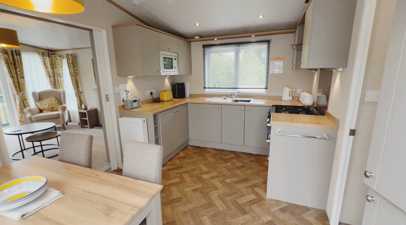 Tranquil lodge on Bockenfield Kitchen