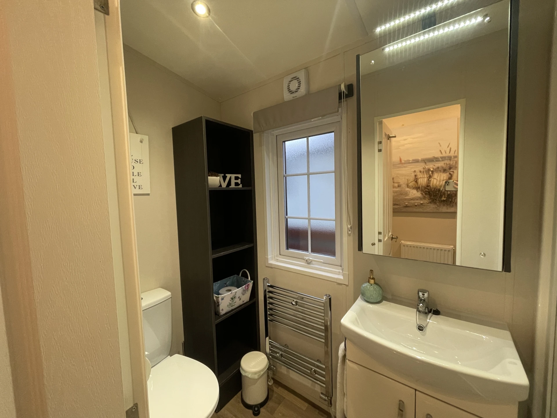 Stunning Lodge on Felmoor Bathroom