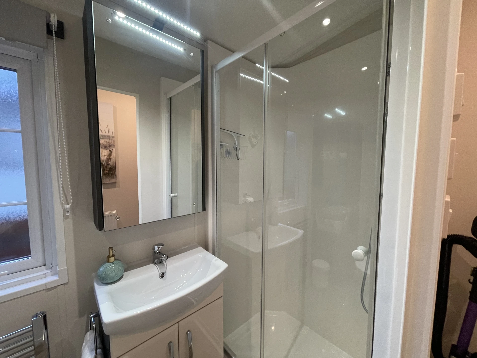 Stunning Lodge on Felmoor Bathroom.