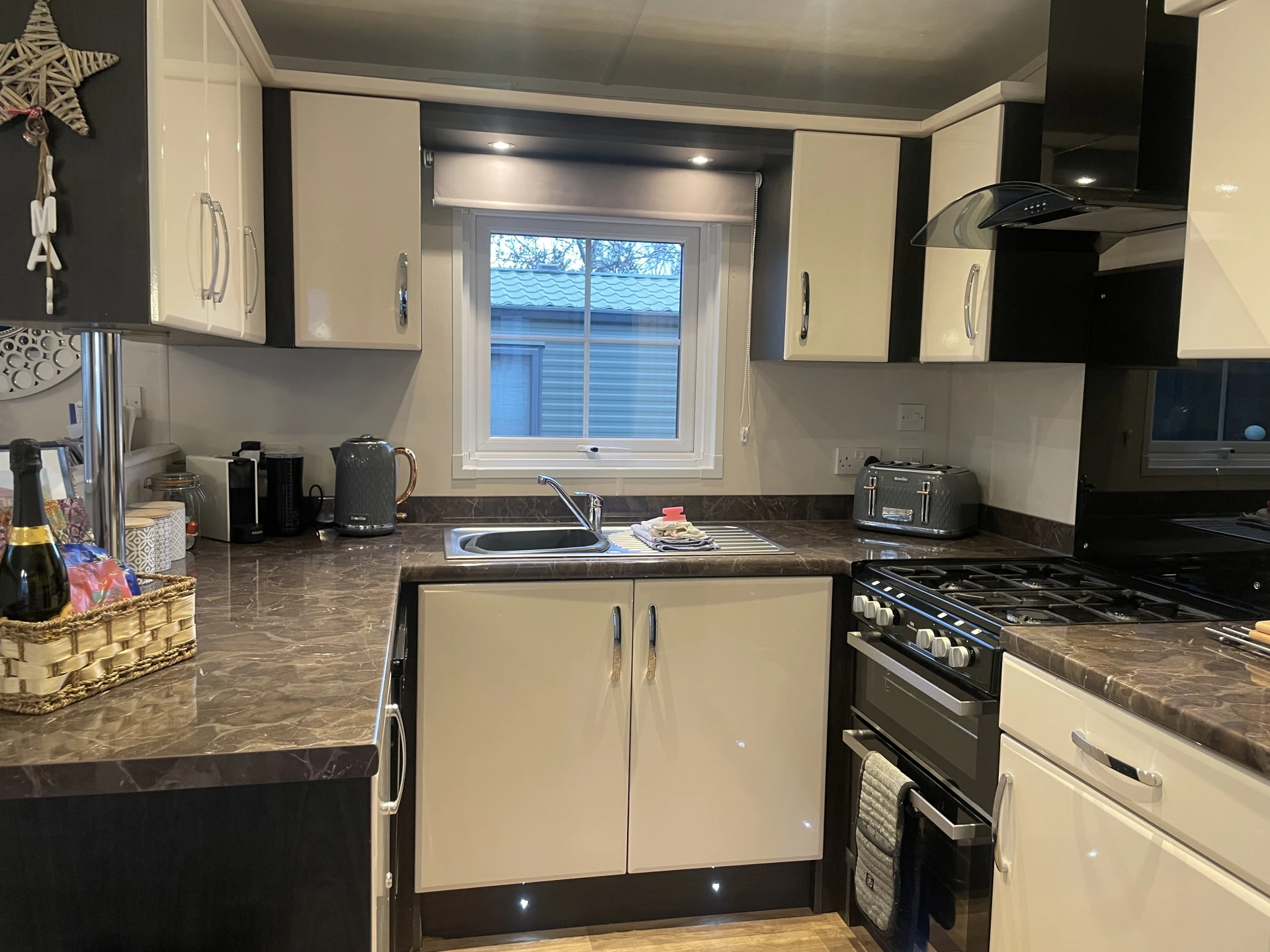 Stunning Lodge on Felmoor Kitchen