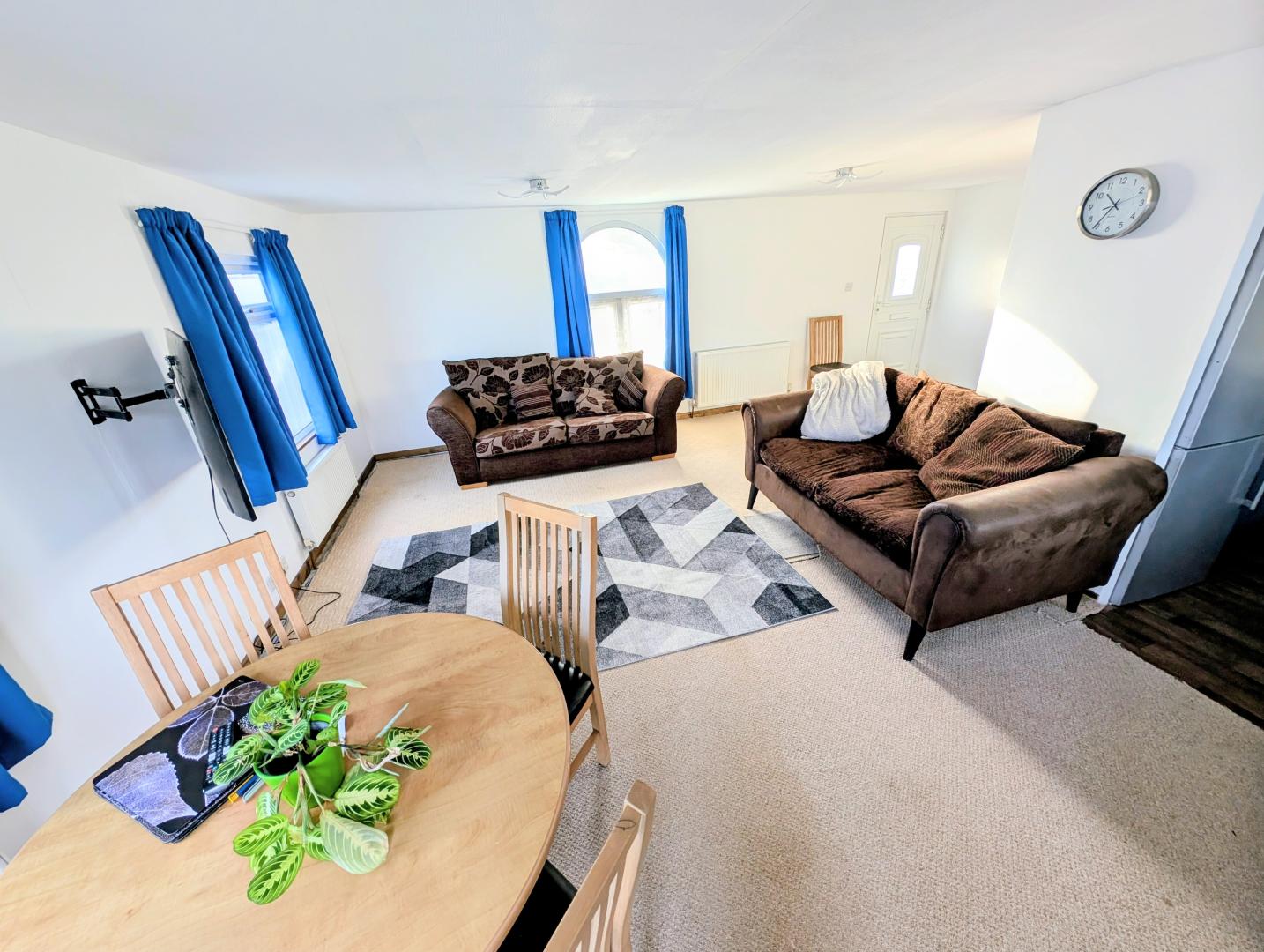 Omar Oulton Lodge in Bromyard Living