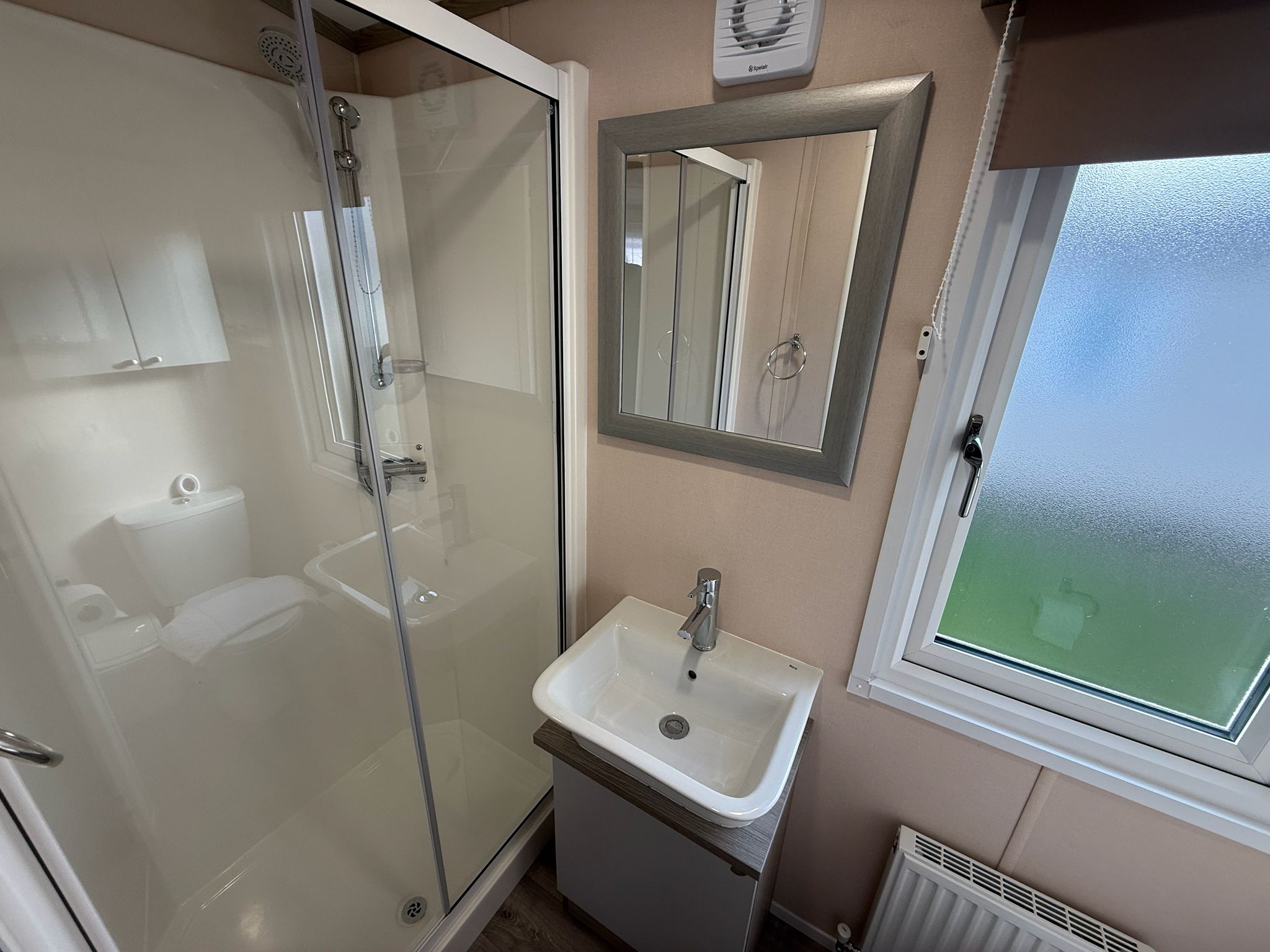 10 Regal Charmouth in Bockenfiled Bathroom