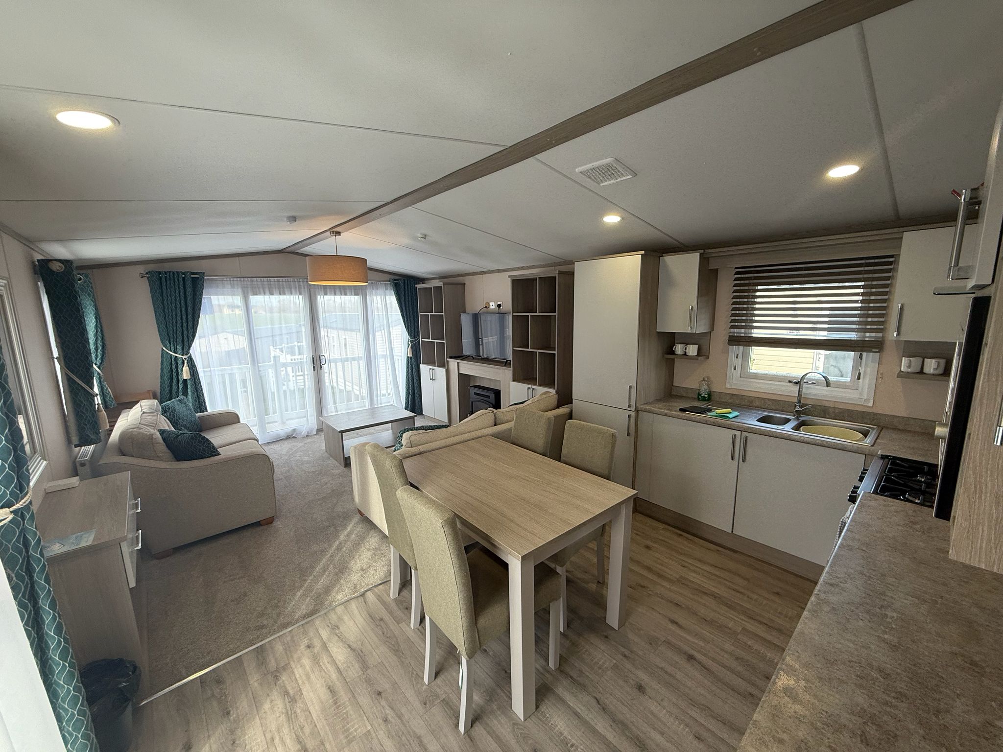 10 Regal Charmouth in Bockenfiled Dining - Kitchen