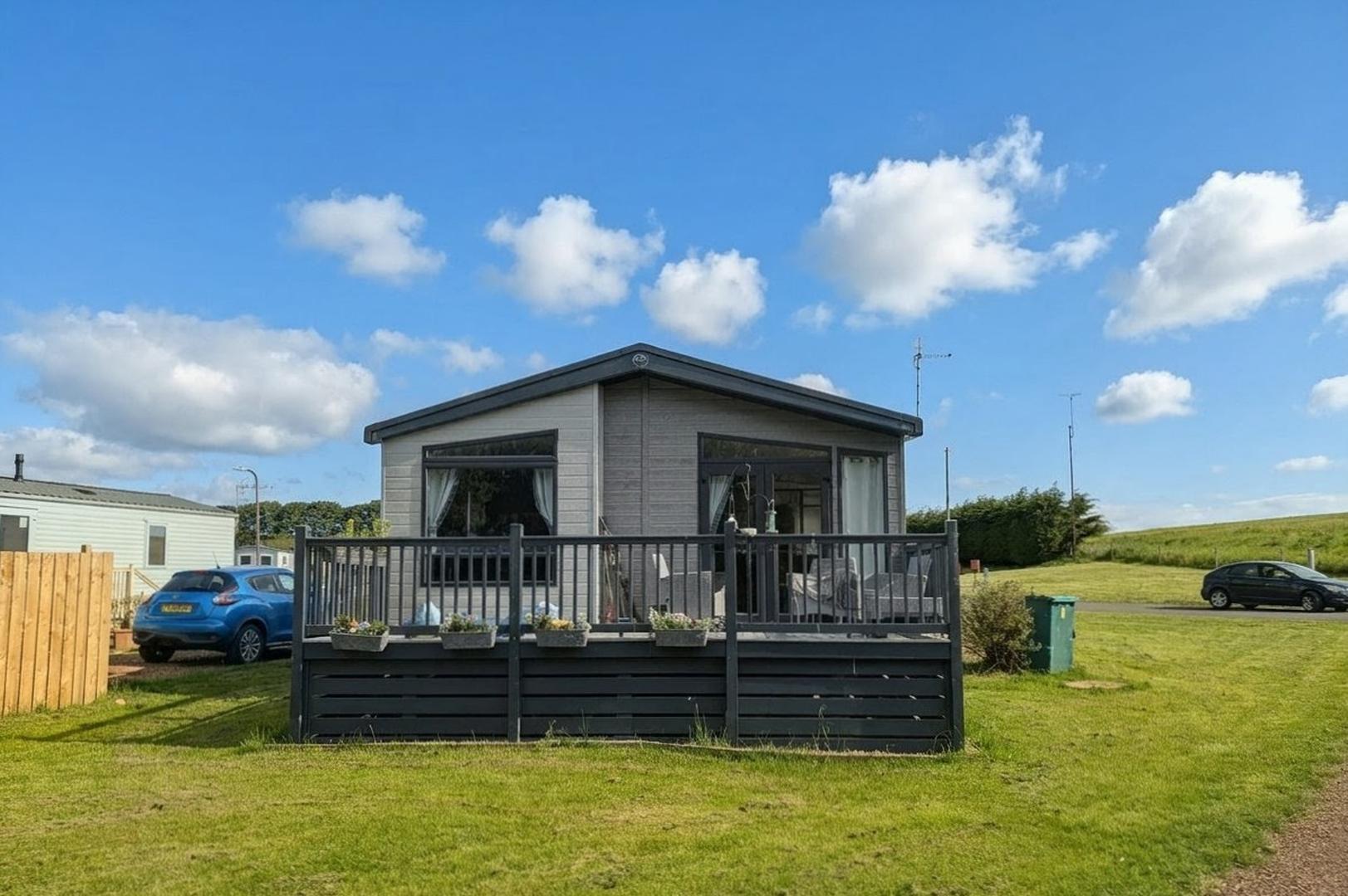 12767 Swift Toronto Lodge in Felton Front