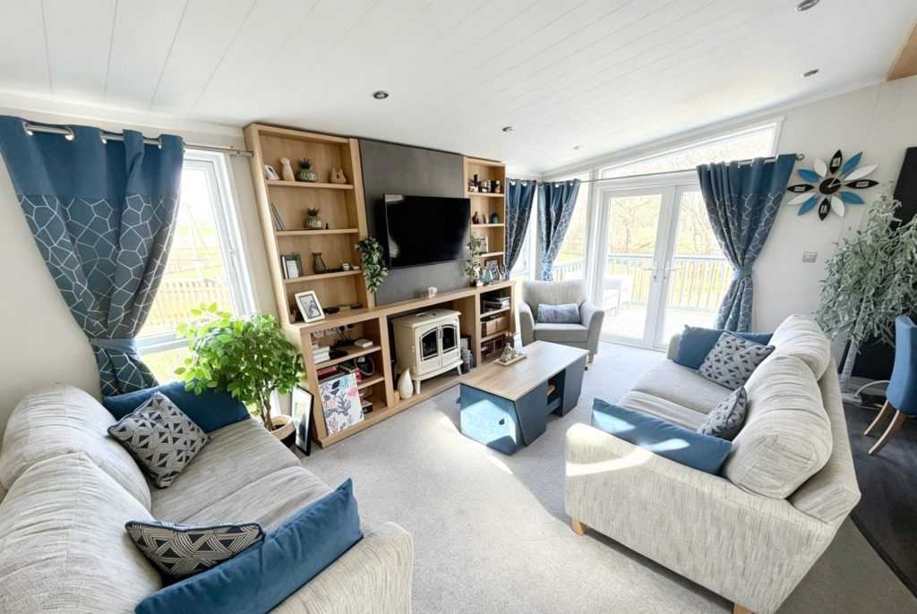 12767 Swift Toronto Lodge in Felton Living