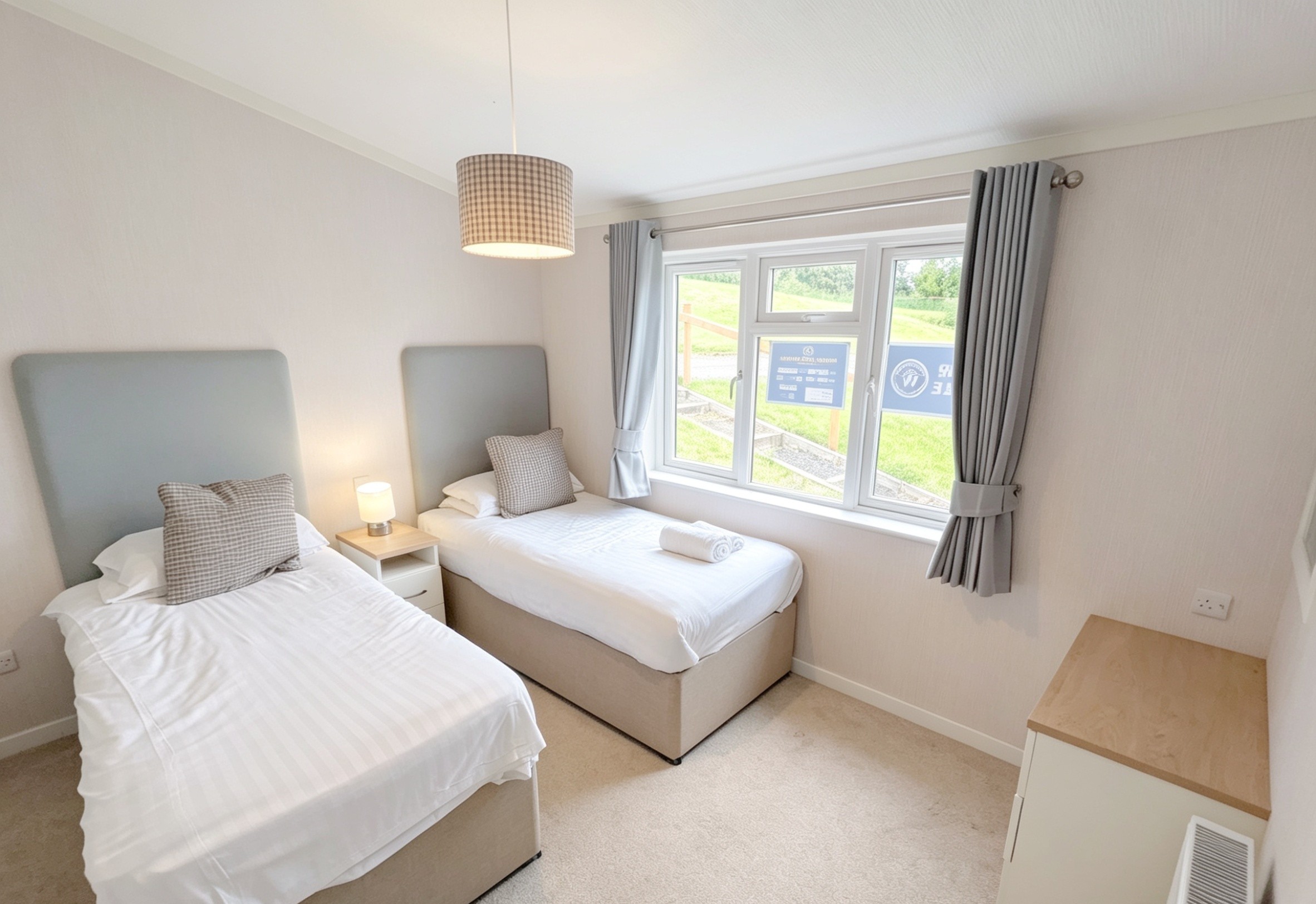 Omar Westfield Lodge Badgers Retreat Park Single Beds