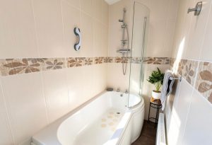 Stately Albion Lodge in Richmond North Yorkshire Bathroom