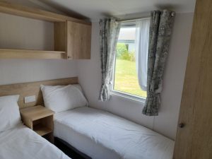 Swift Burgundy in Sennen Twin