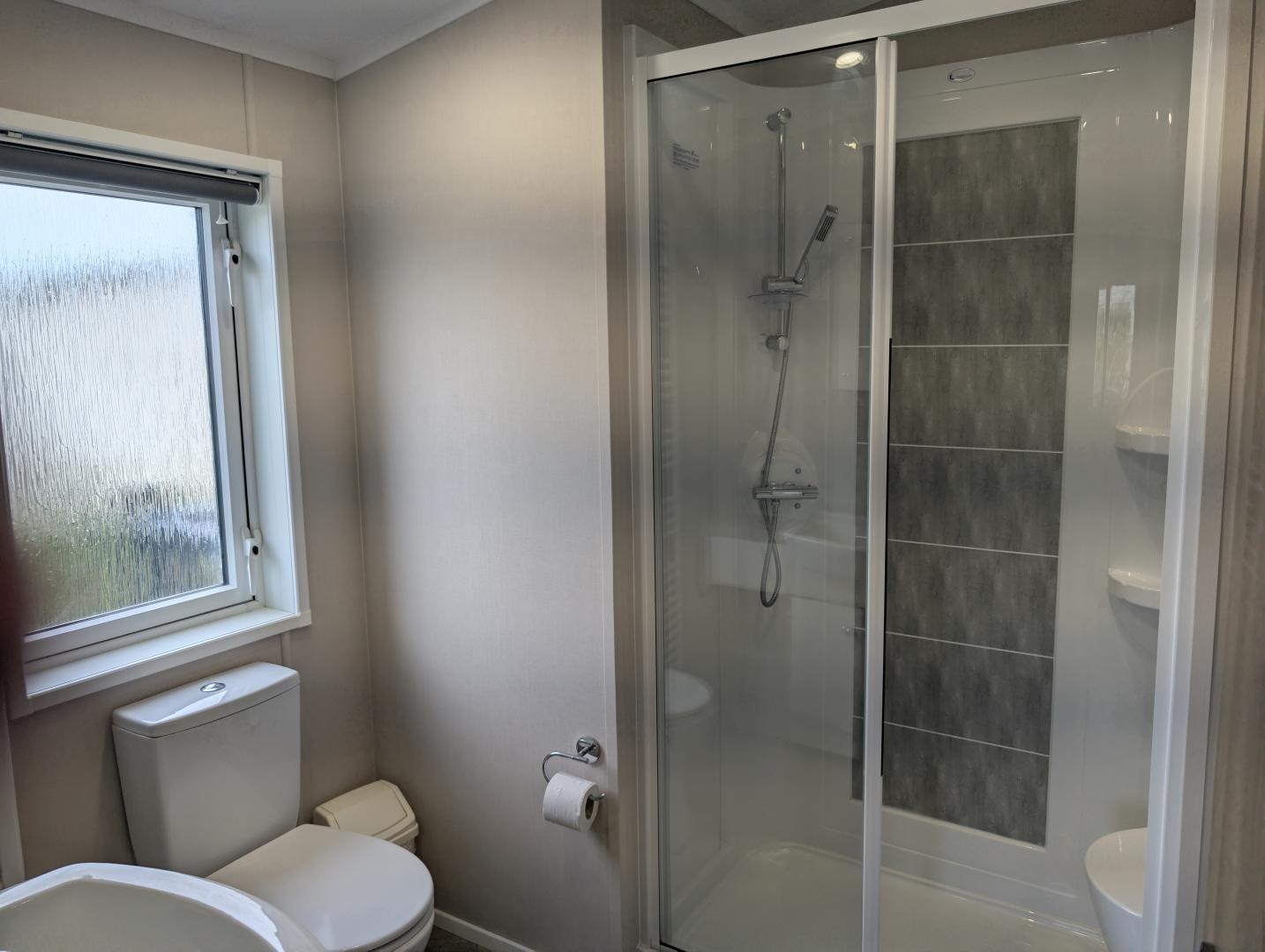 Victory Parkview at Sennen Cornwall Bathroom2