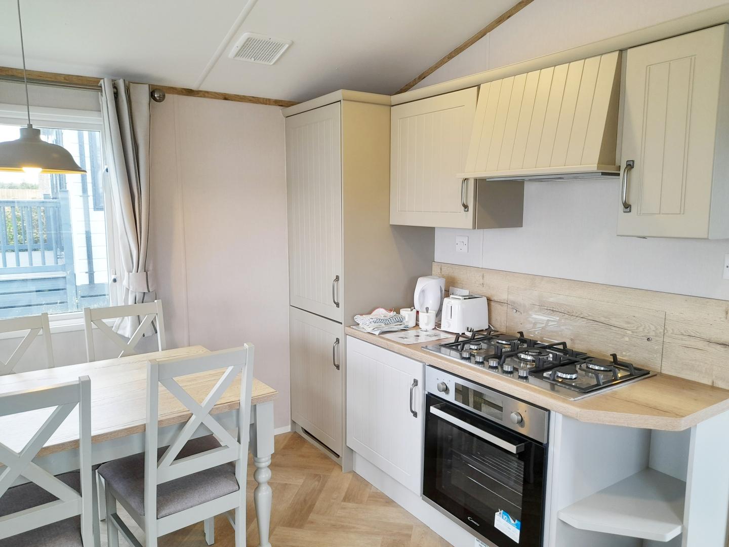 11873 33 Atlas Debonair Access Kitchen.