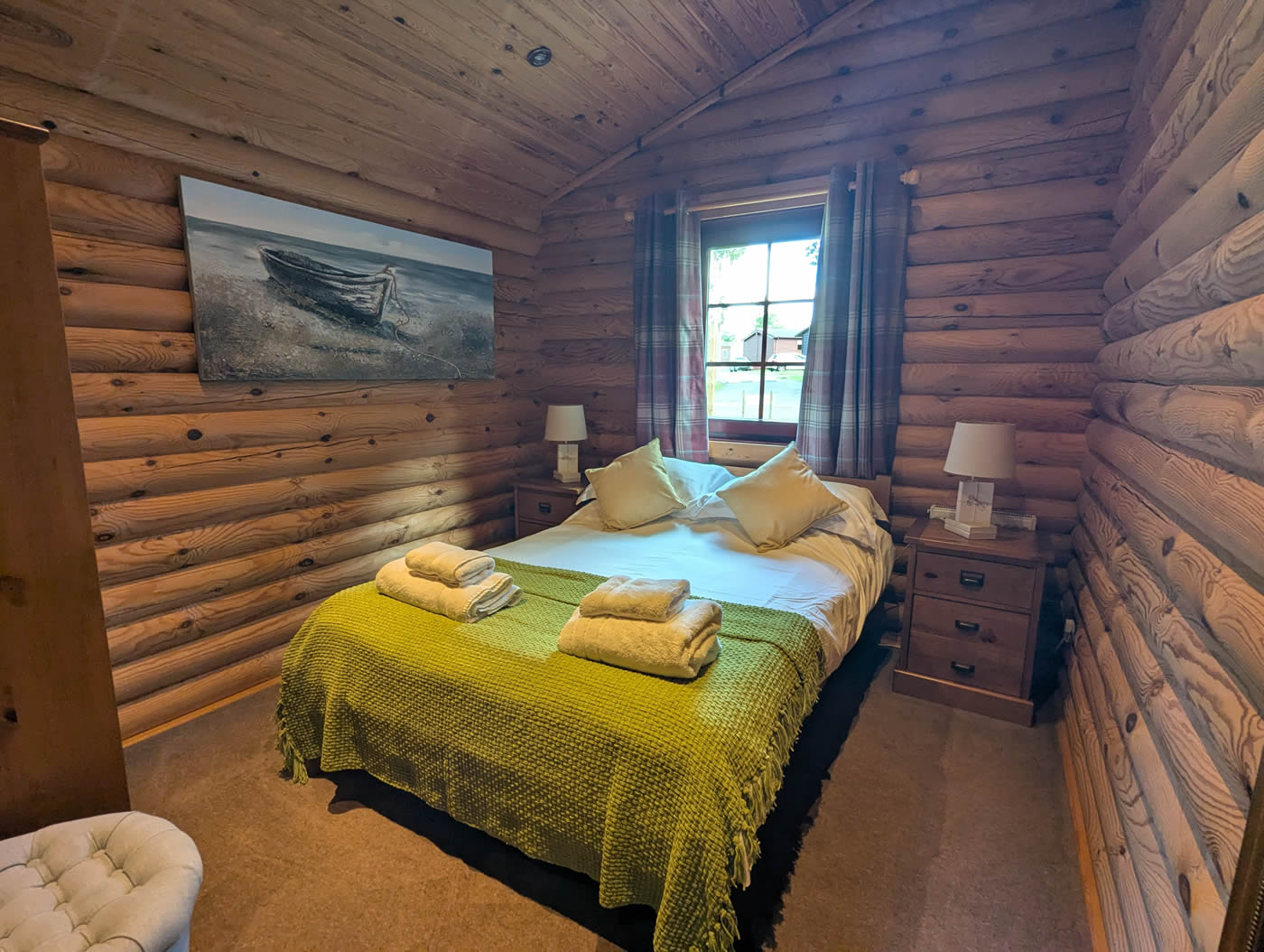 Log Cabin Lodge on Felmoor Park - Double Bedroom