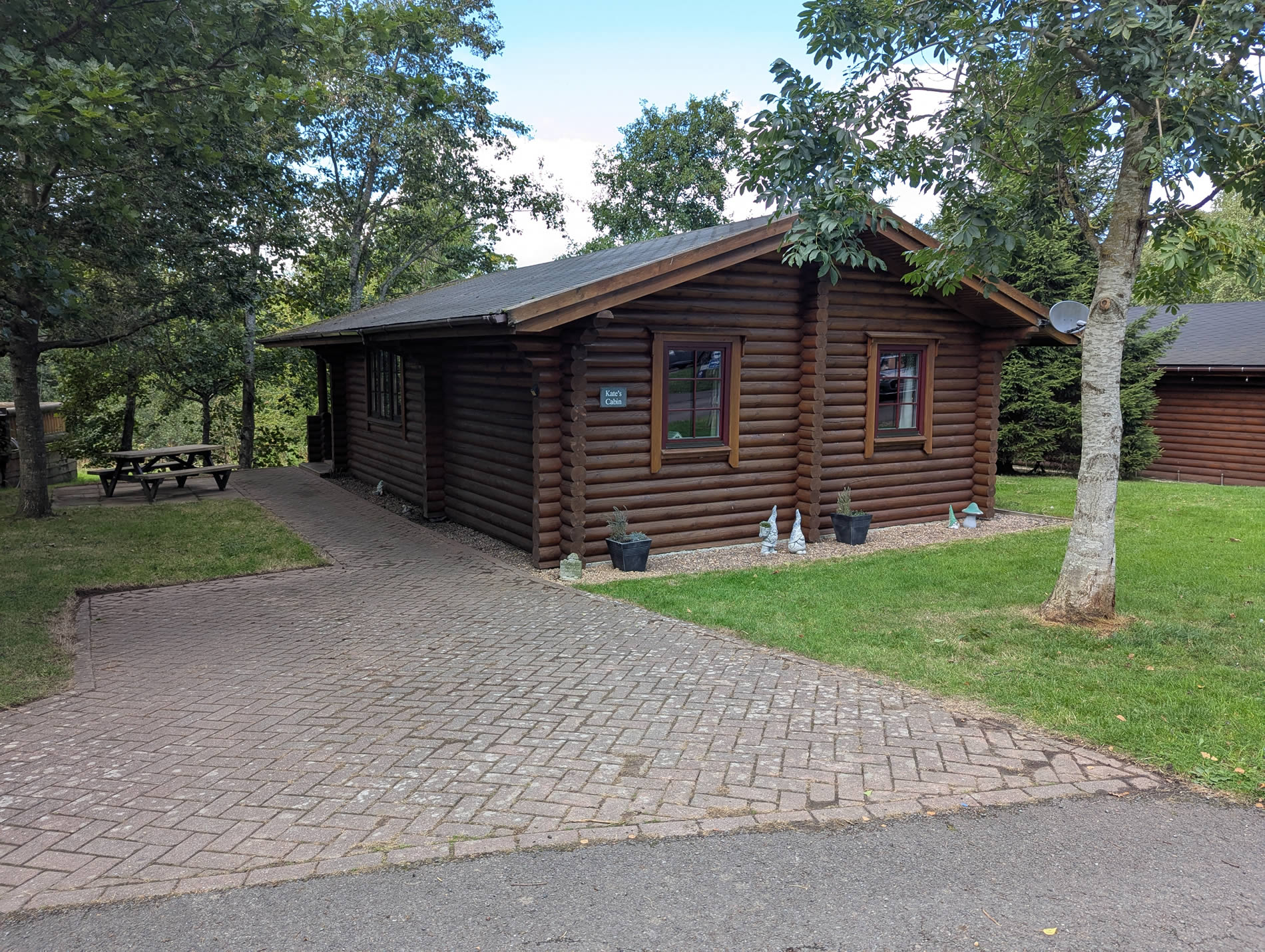 Log Cabin Lodge on Felmoor Park - Exterior Main
