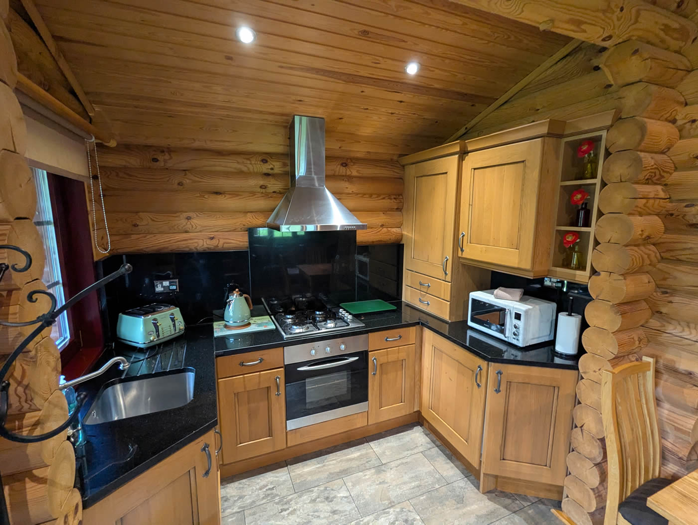Log Cabin Lodge on Felmoor Park - Kitchen