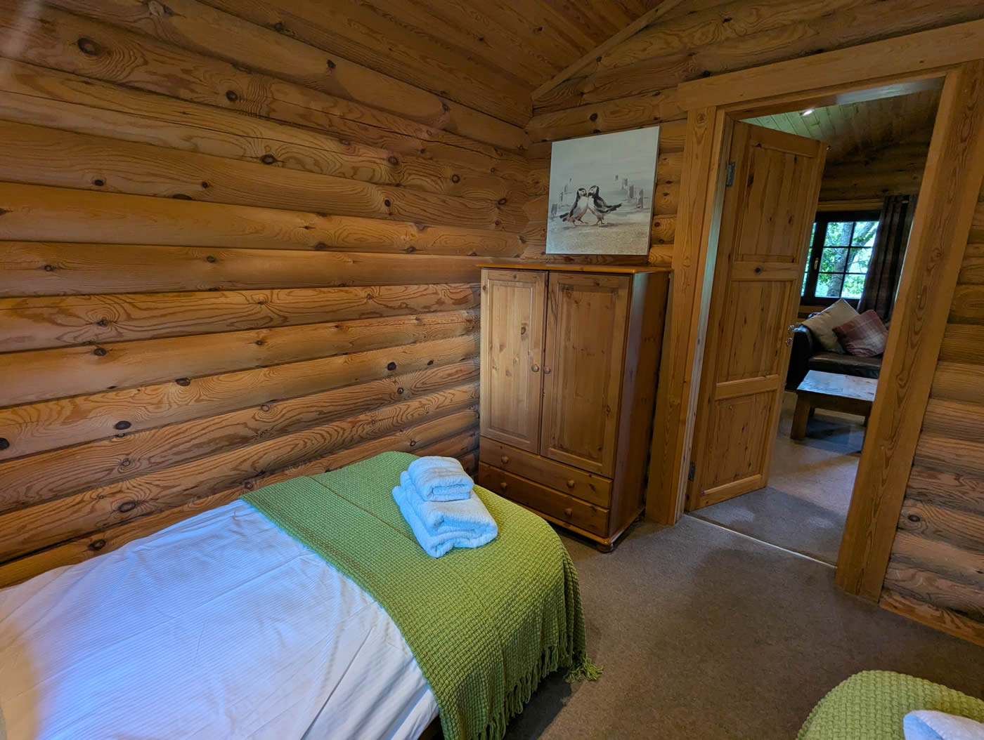 Log Cabin Lodge on Felmoor Park - Twin Bedroom